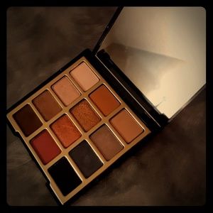 Milani Bold Obsessions eyeshadow palette